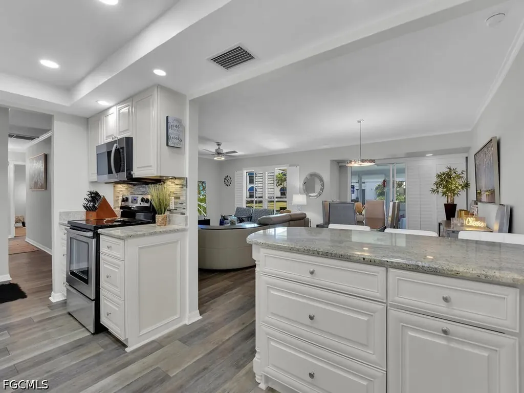 4263 Island Circle Fort Myers FL 33919