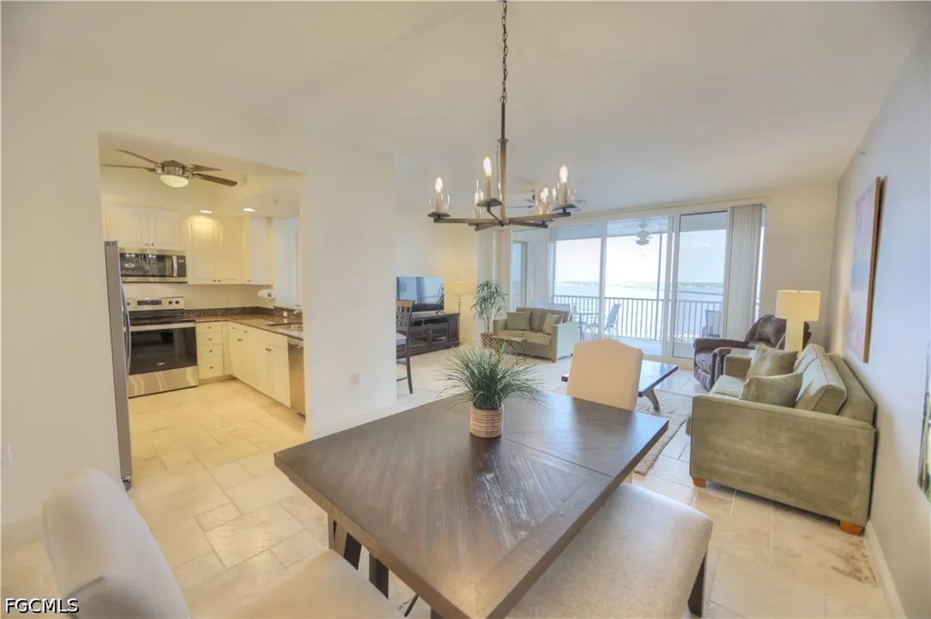 2090 W First Street Fort Myers FL 33901