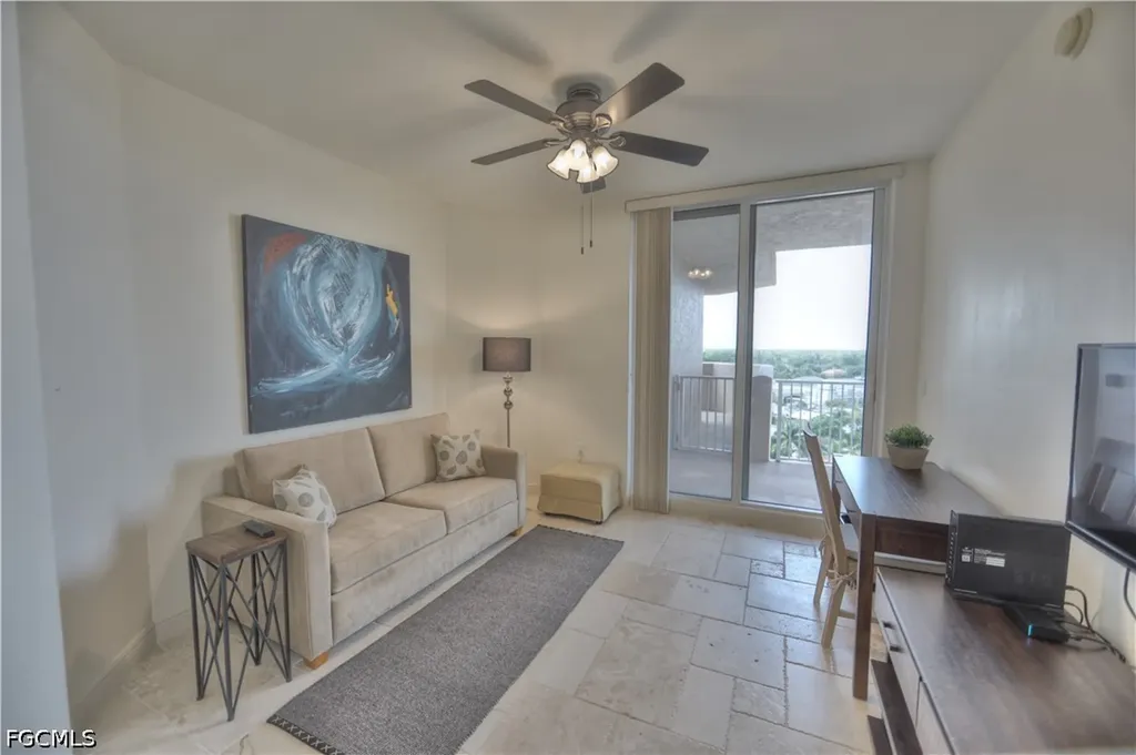 2090 W First Street Fort Myers FL 33901