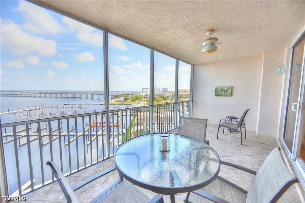 2090 W First Street Fort Myers FL 33901