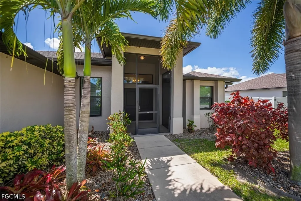 910 SW 12th Terrace Cape Coral FL 33991