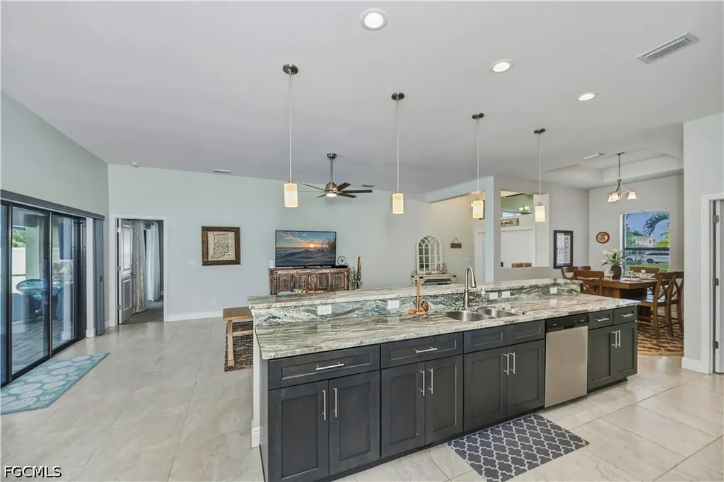 910 SW 12th Terrace Cape Coral FL 33991