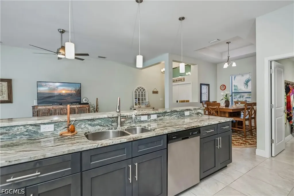 910 SW 12th Terrace Cape Coral FL 33991