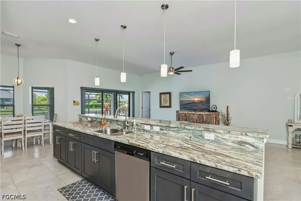 910 SW 12th Terrace Cape Coral FL 33991