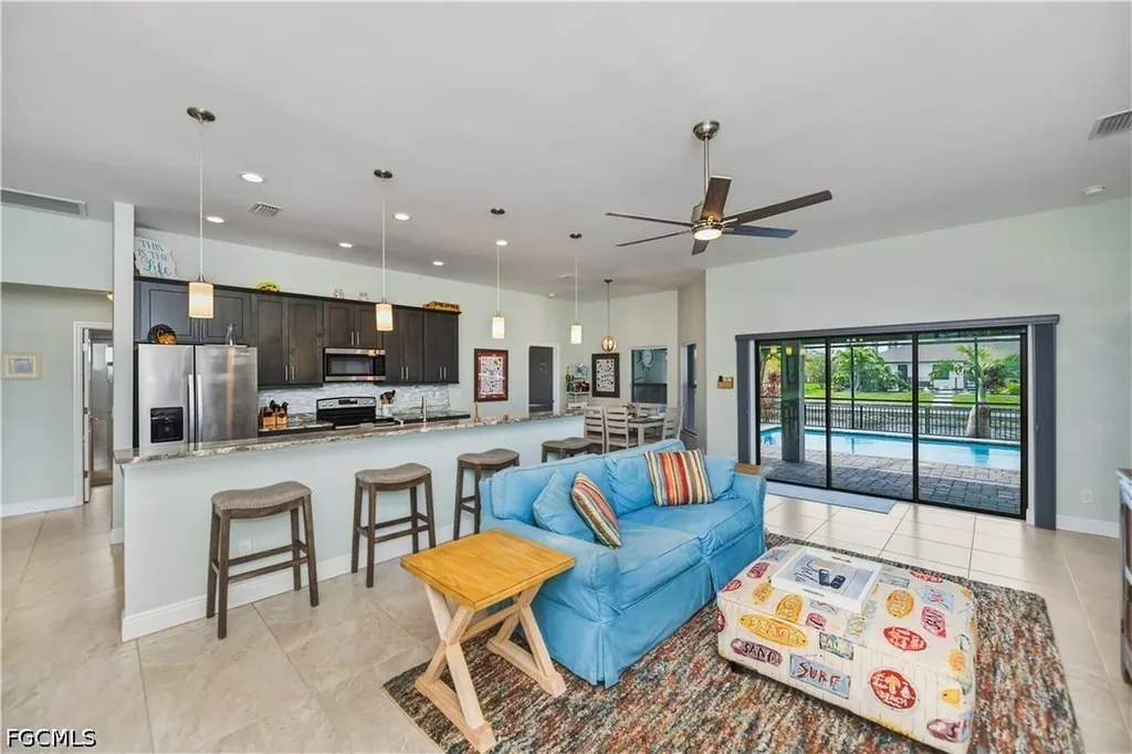 910 SW 12th Terrace Cape Coral FL 33991