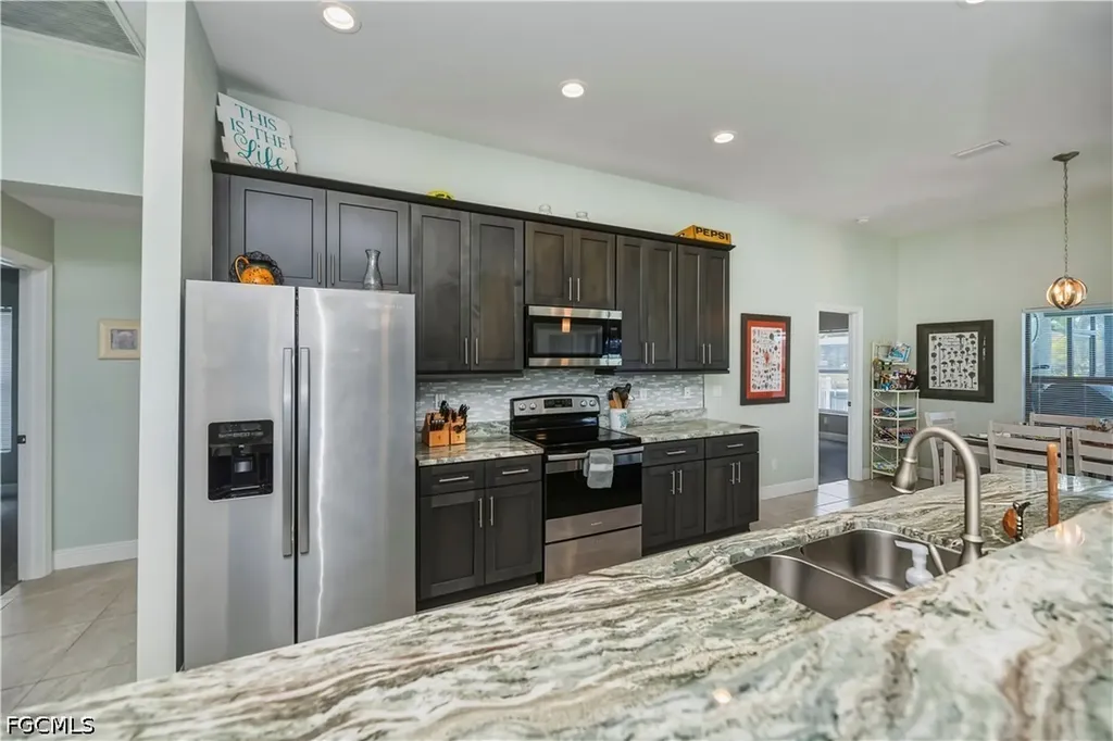 910 SW 12th Terrace Cape Coral FL 33991