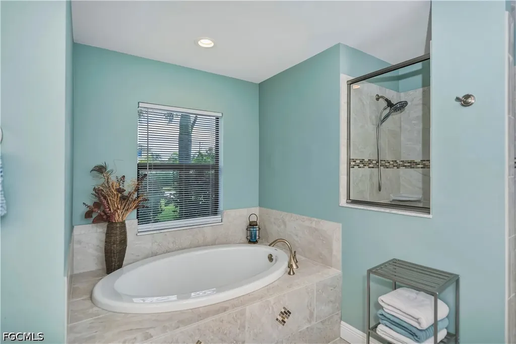 910 SW 12th Terrace Cape Coral FL 33991