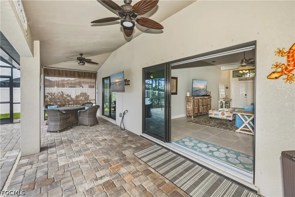 910 SW 12th Terrace Cape Coral FL 33991