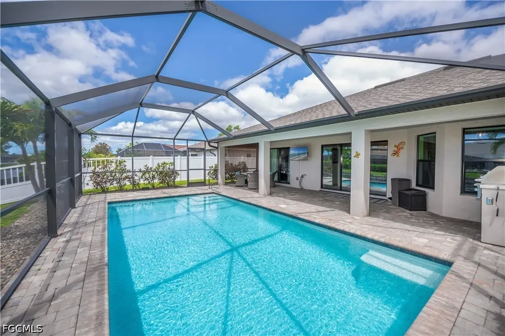 910 SW 12th Terrace Cape Coral FL 33991