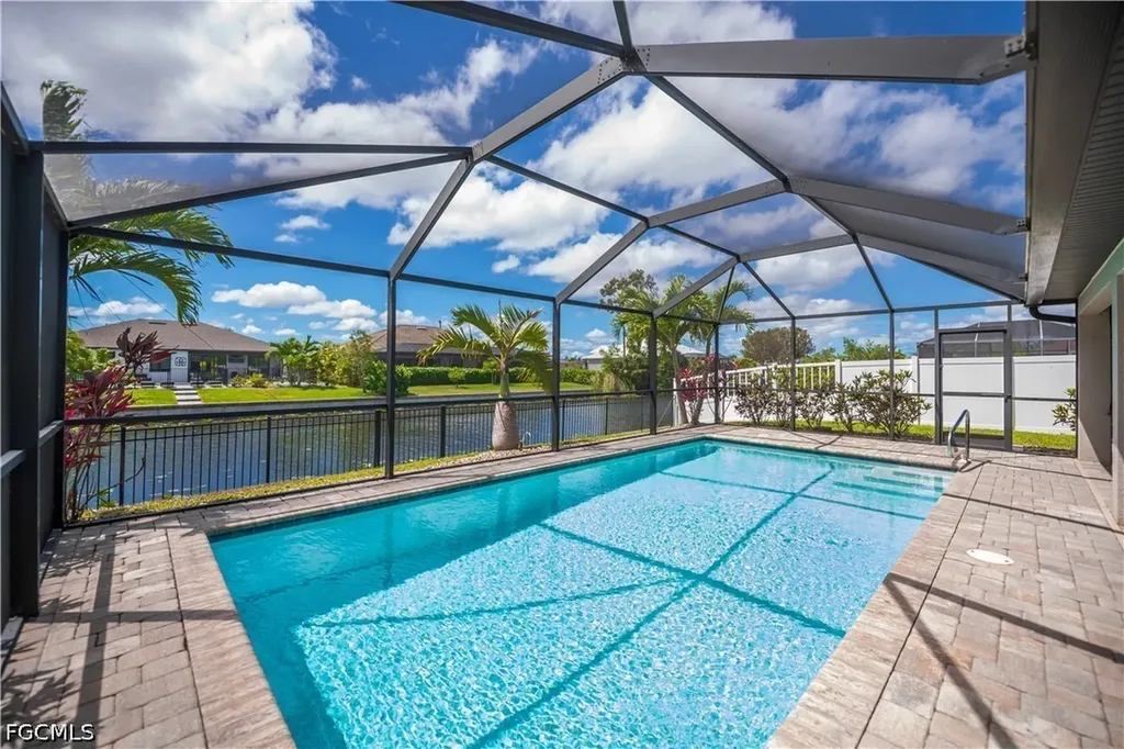 910 SW 12th Terrace Cape Coral FL 33991