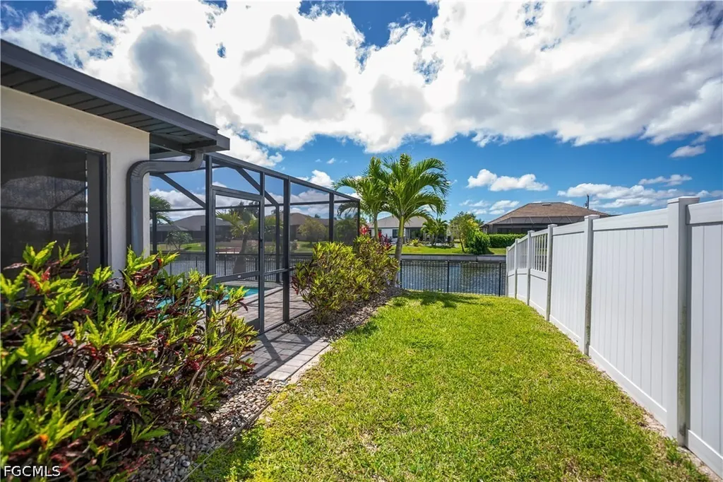 910 SW 12th Terrace Cape Coral FL 33991