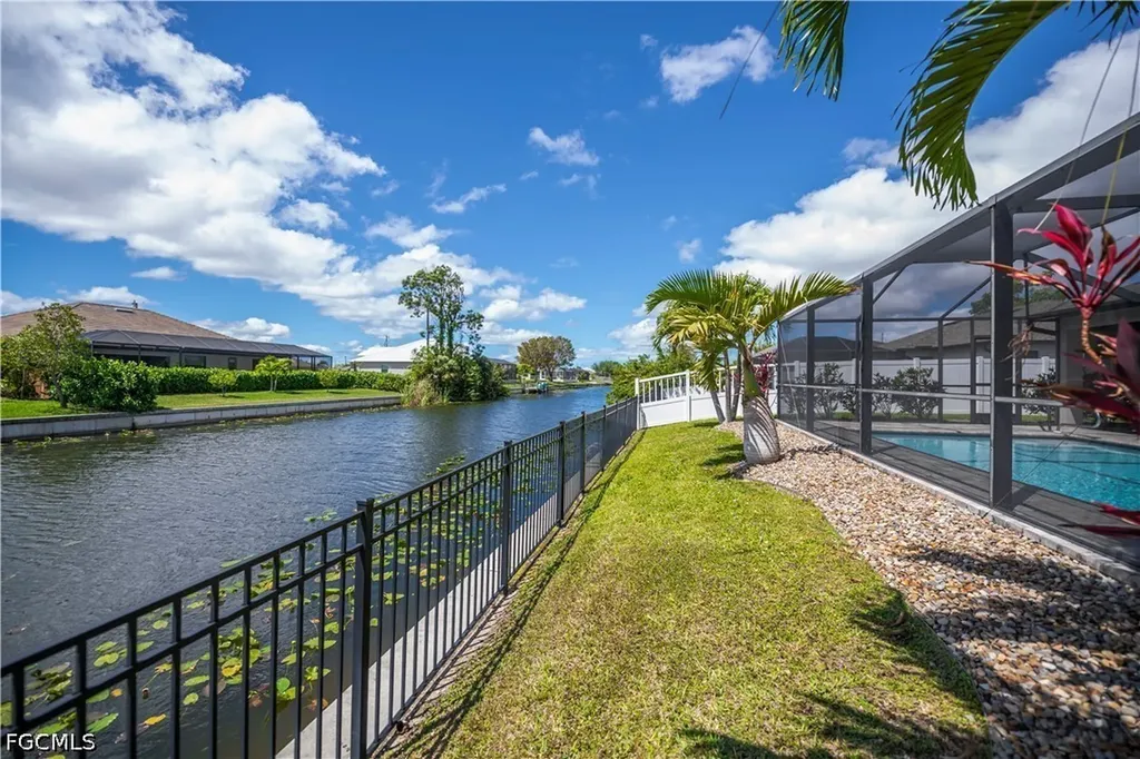 910 SW 12th Terrace Cape Coral FL 33991