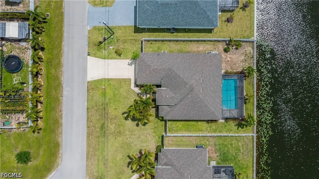 910 SW 12th Terrace Cape Coral FL 33991