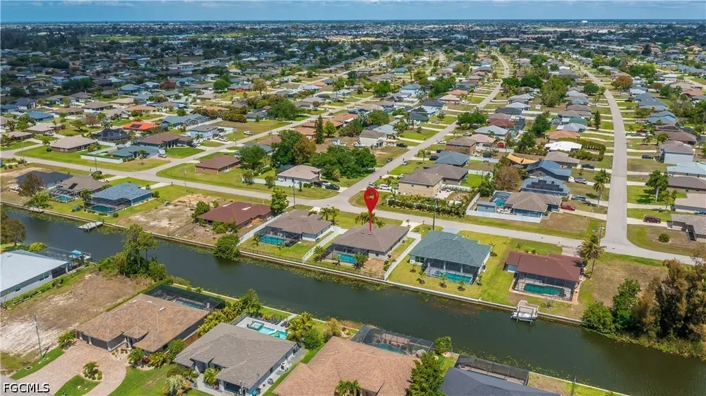 910 SW 12th Terrace Cape Coral FL 33991