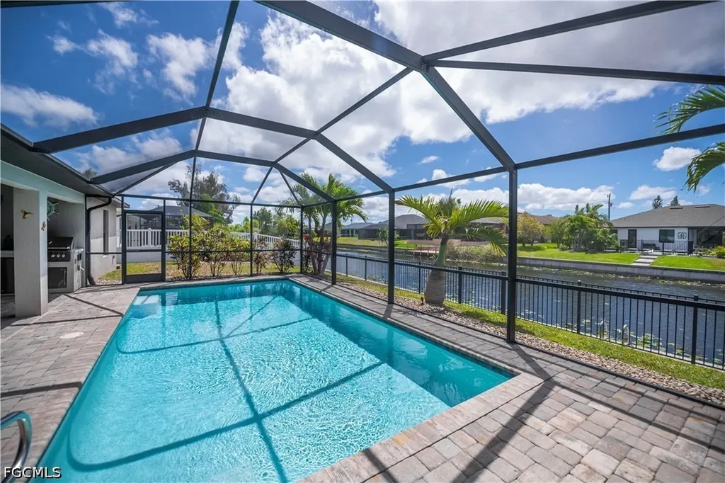 910 SW 12th Terrace Cape Coral FL 33991