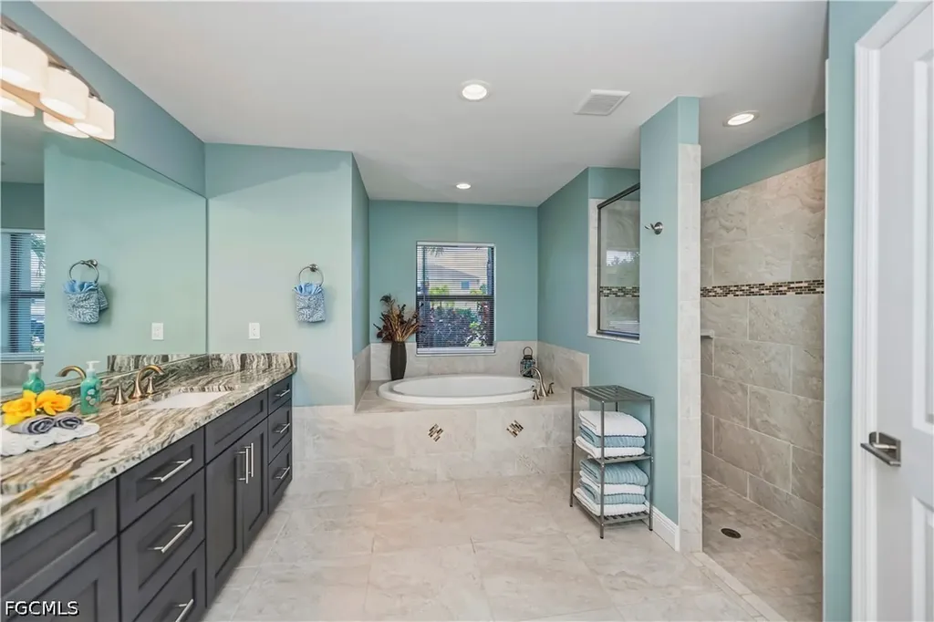 910 SW 12th Terrace Cape Coral FL 33991