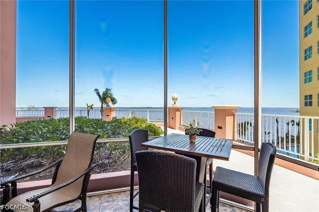 2745 1st Street Fort Myers FL 33916