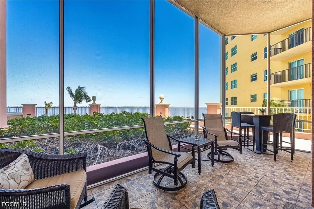 2745 1st Street Fort Myers FL 33916