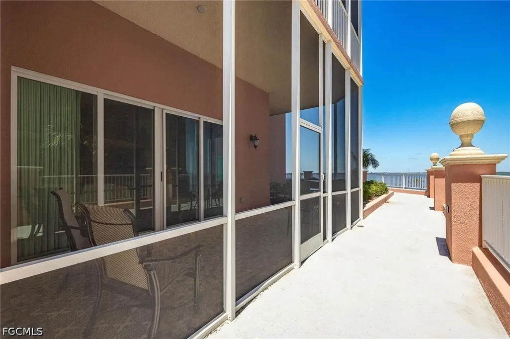2745 1st Street Fort Myers FL 33916