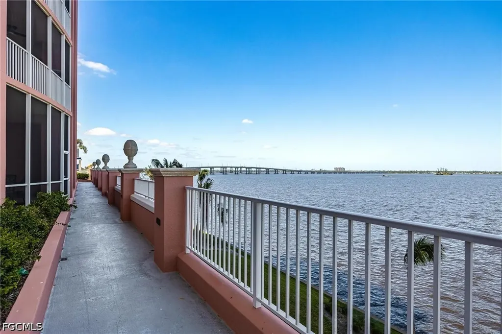 2745 1st Street Fort Myers FL 33916