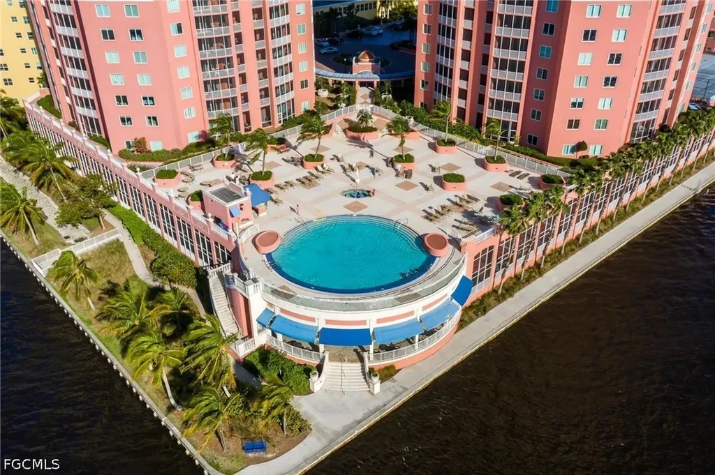 2745 1st Street Fort Myers FL 33916