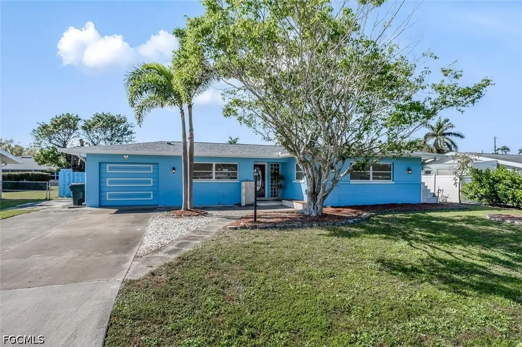 806 Entrada Drive N Fort Myers FL 33919
