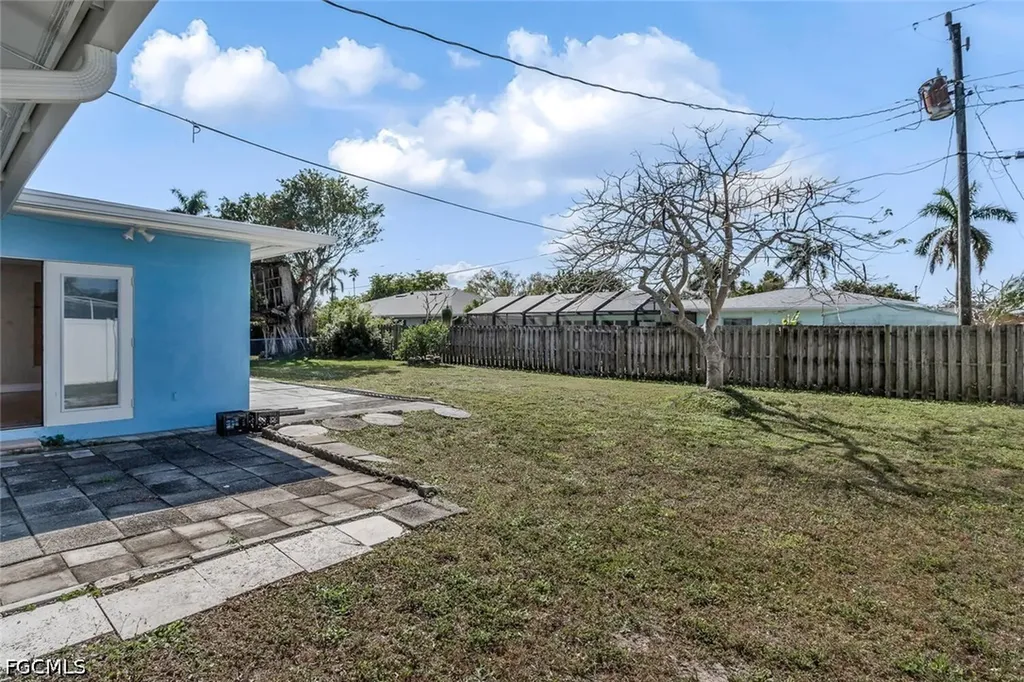 806 Entrada Drive N Fort Myers FL 33919