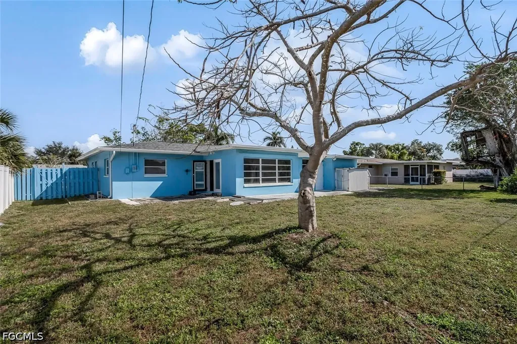806 Entrada Drive N Fort Myers FL 33919