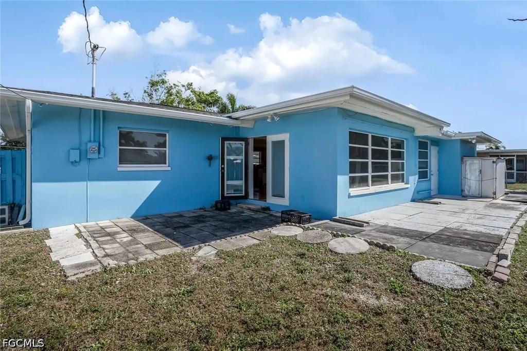 806 Entrada Drive N Fort Myers FL 33919