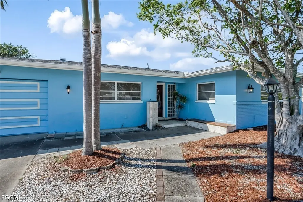 806 Entrada Drive N Fort Myers FL 33919
