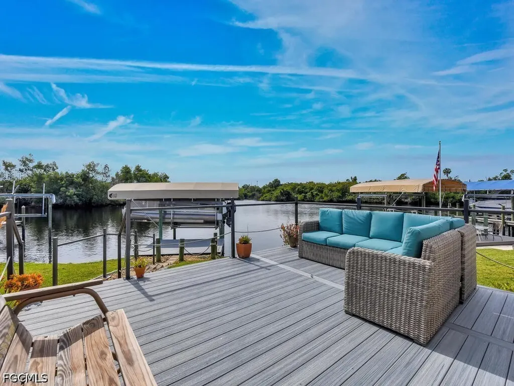 37 Channel Lane Fort Myers FL 33905