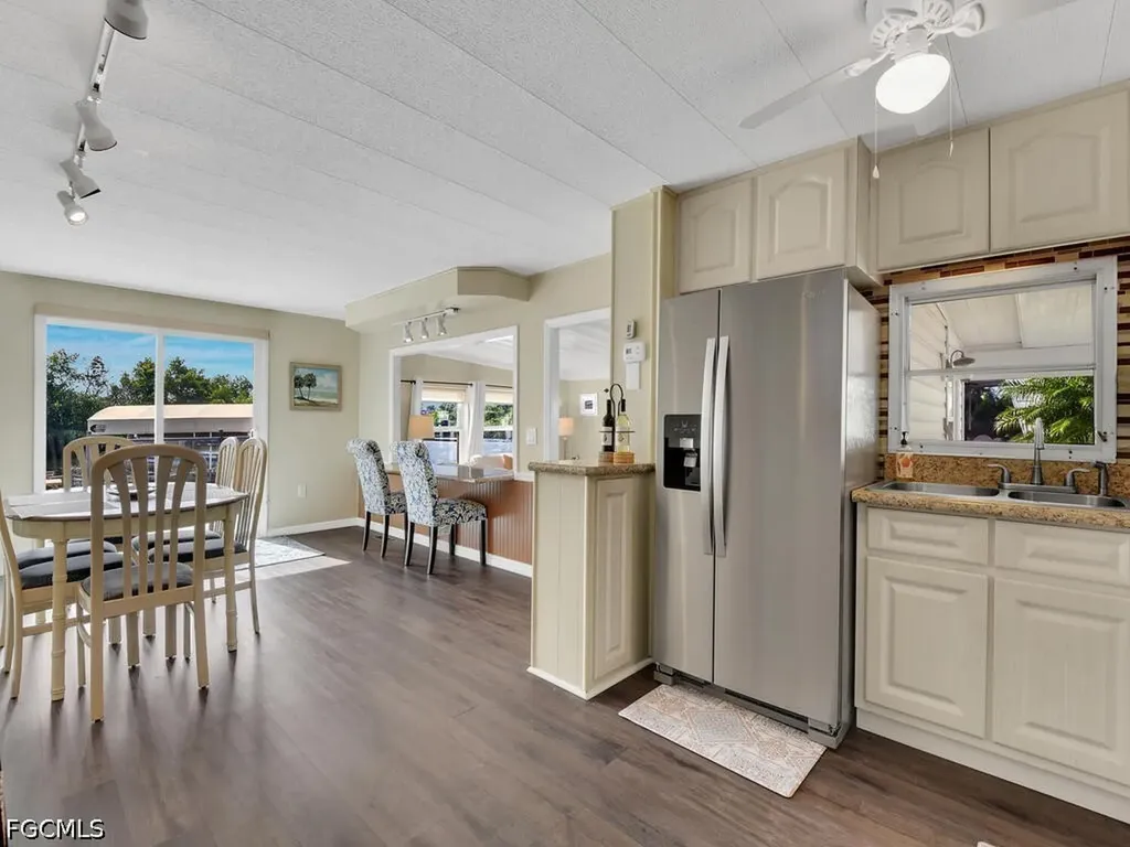 37 Channel Lane Fort Myers FL 33905