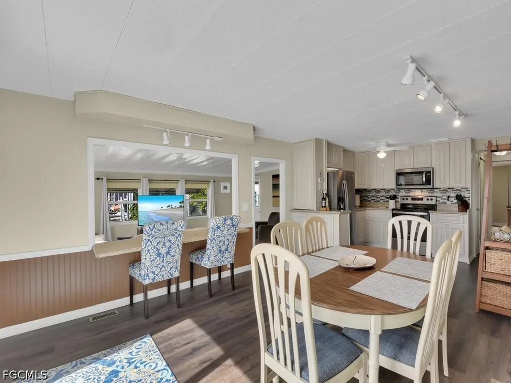 37 Channel Lane Fort Myers FL 33905