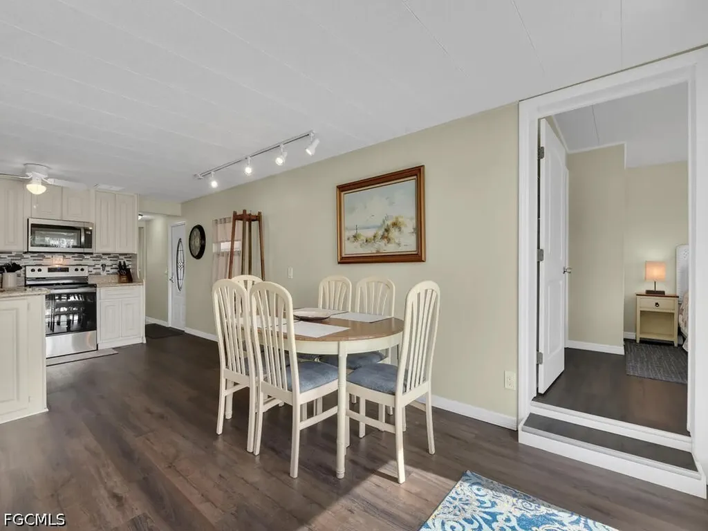 37 Channel Lane Fort Myers FL 33905