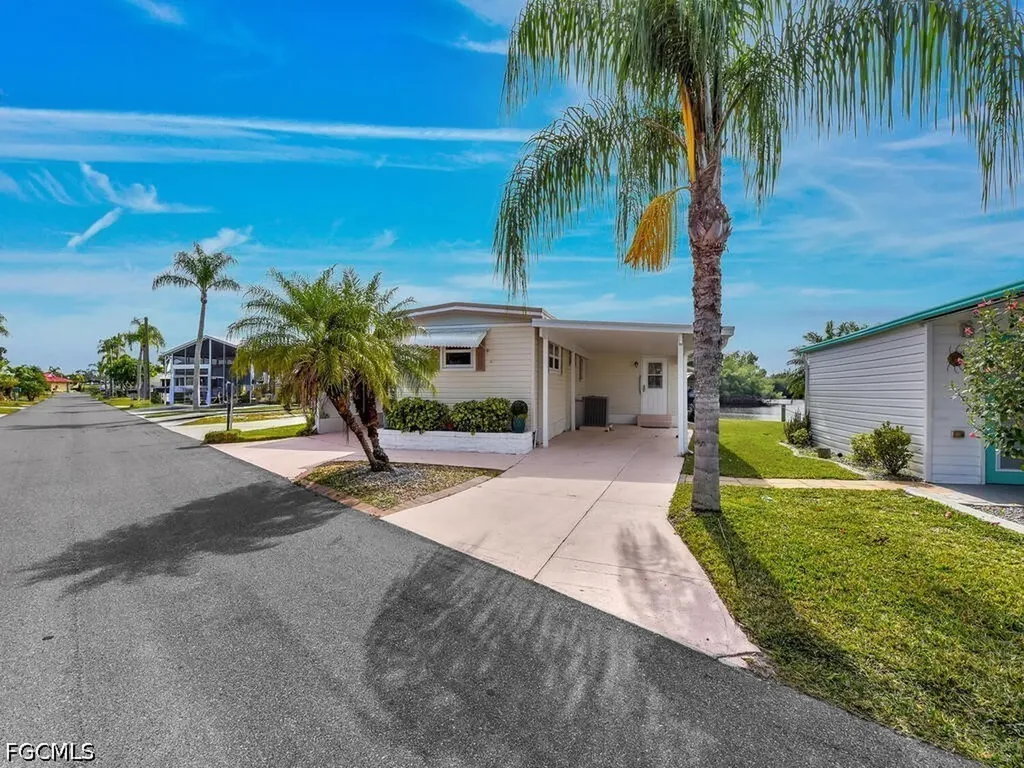 37 Channel Lane Fort Myers FL 33905