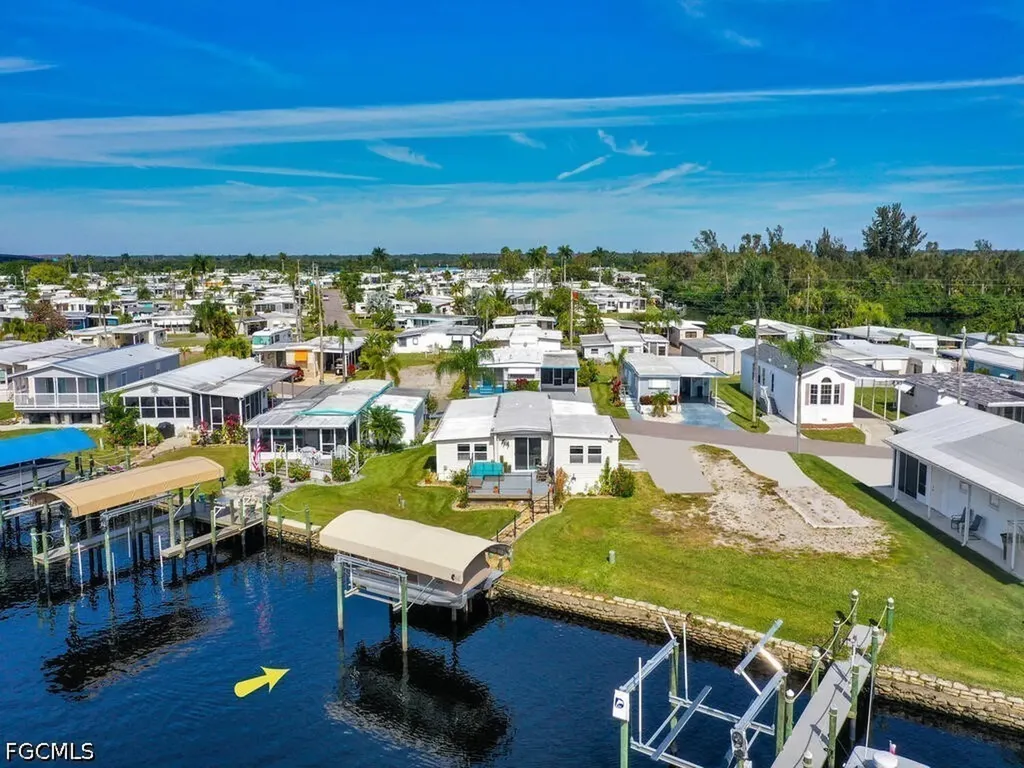 37 Channel Lane Fort Myers FL 33905