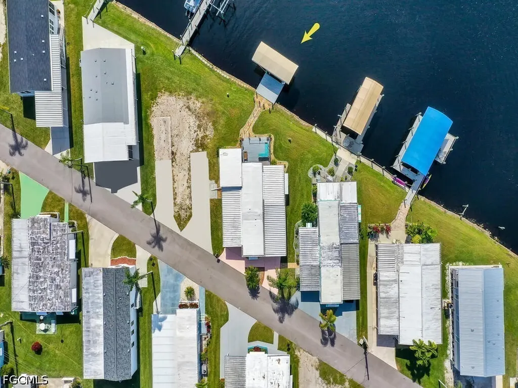 37 Channel Lane Fort Myers FL 33905