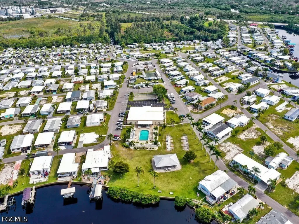 37 Channel Lane Fort Myers FL 33905