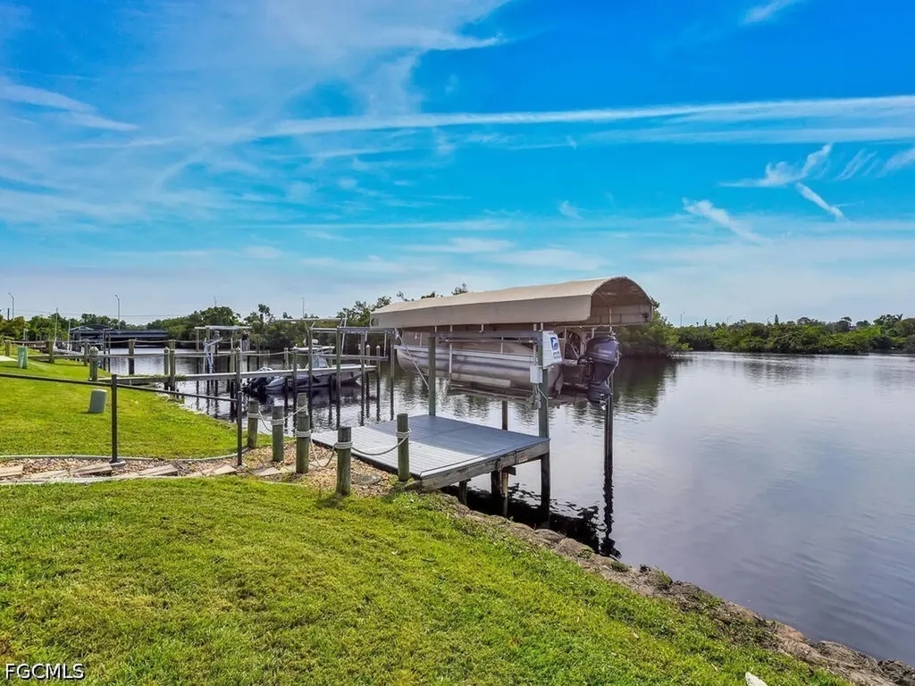 37 Channel Lane Fort Myers FL 33905