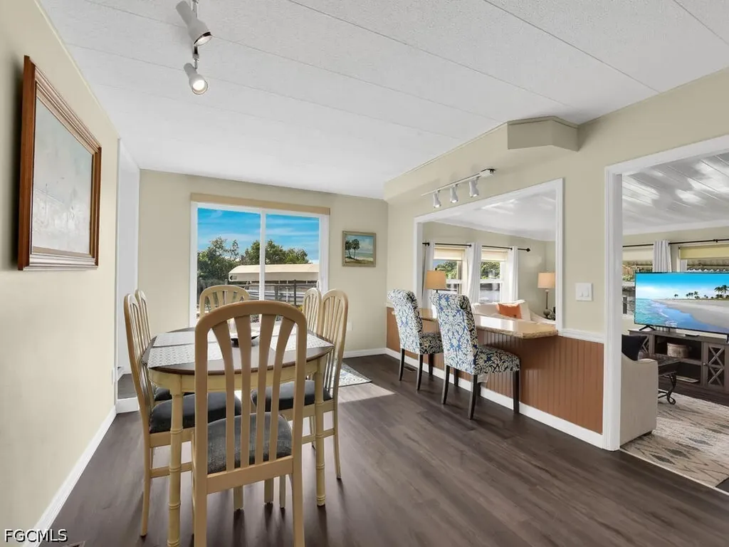 37 Channel Lane Fort Myers FL 33905