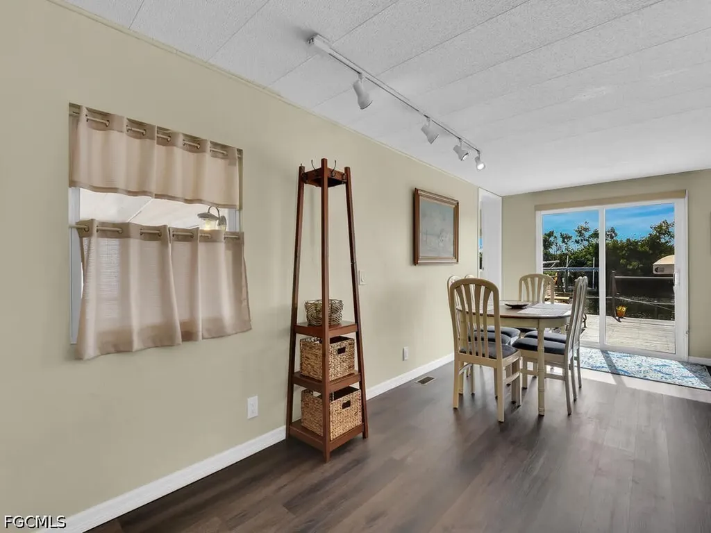 37 Channel Lane Fort Myers FL 33905