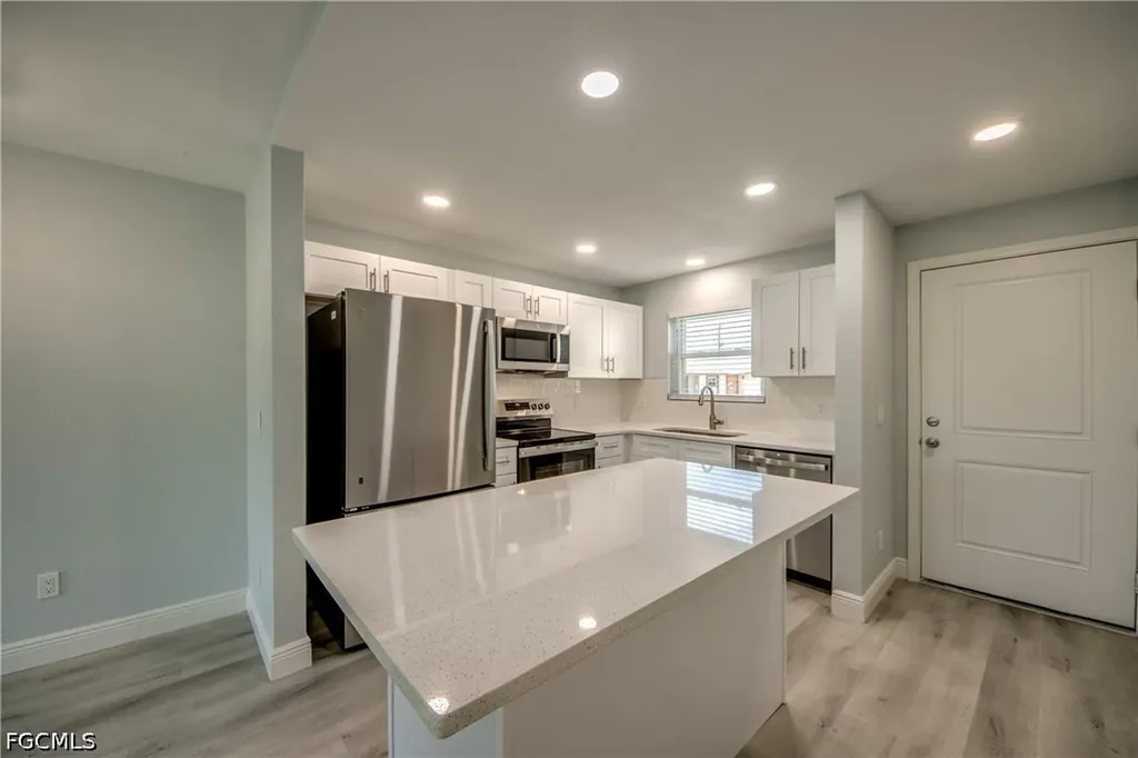16881 Davis Road Fort Myers FL 33908