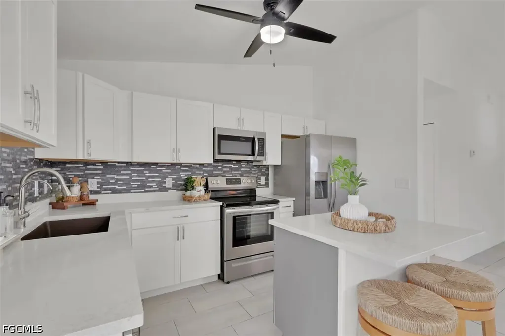 1726 NE 10th Lane Cape Coral FL 33909