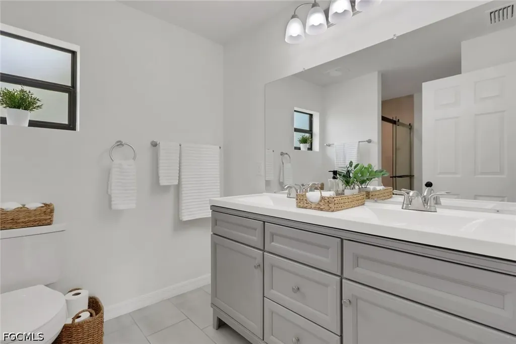 1726 NE 10th Lane Cape Coral FL 33909
