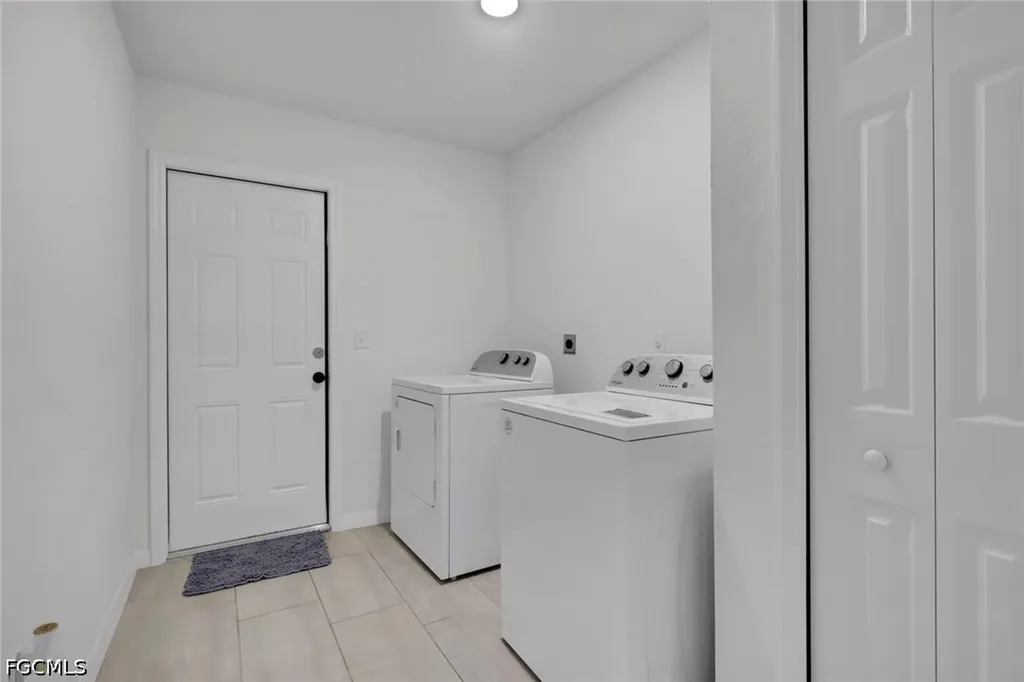 1726 NE 10th Lane Cape Coral FL 33909