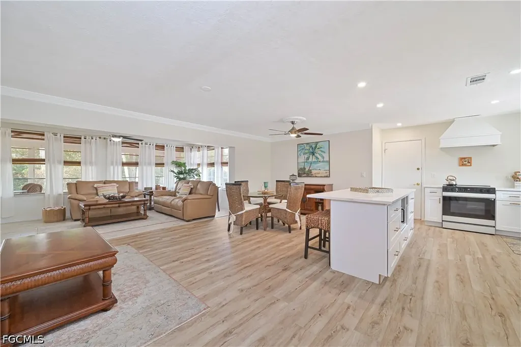 4520 SE 9th Avenue Cape Coral FL 33904