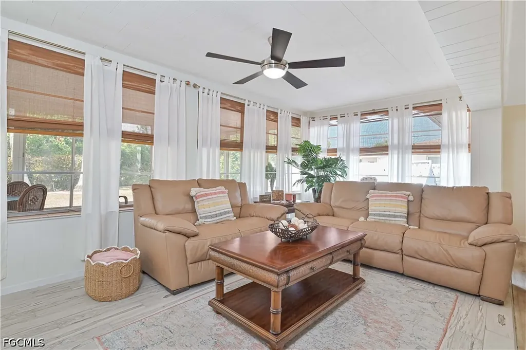 4520 SE 9th Avenue Cape Coral FL 33904