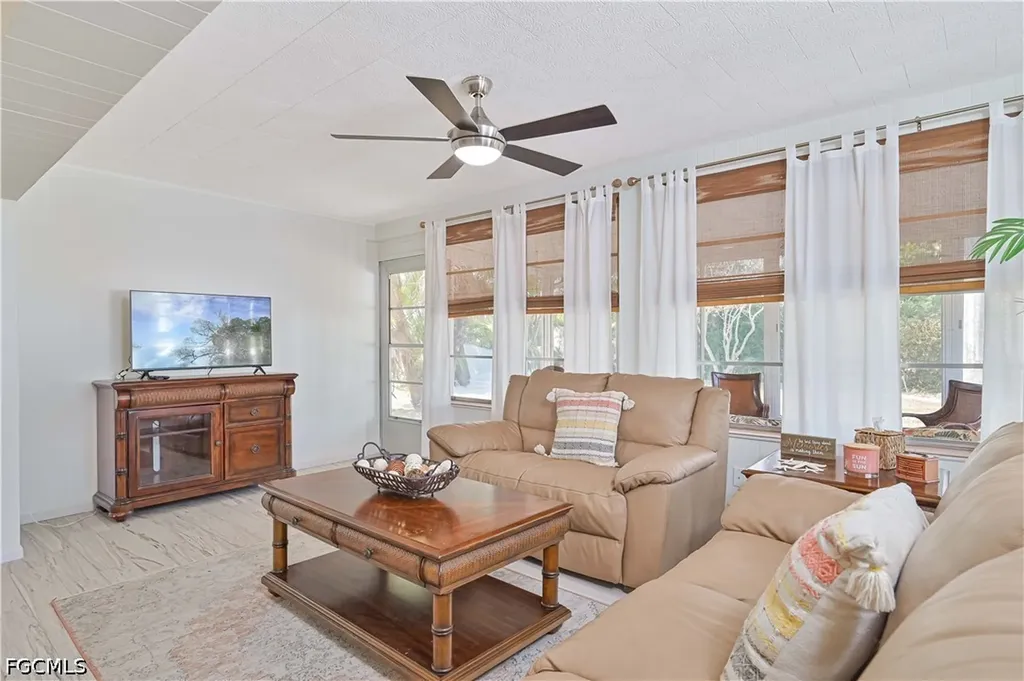 4520 SE 9th Avenue Cape Coral FL 33904