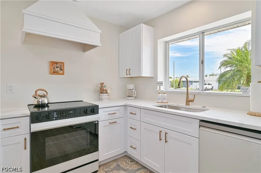 4520 SE 9th Avenue Cape Coral FL 33904