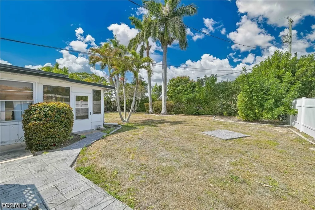 4520 SE 9th Avenue Cape Coral FL 33904